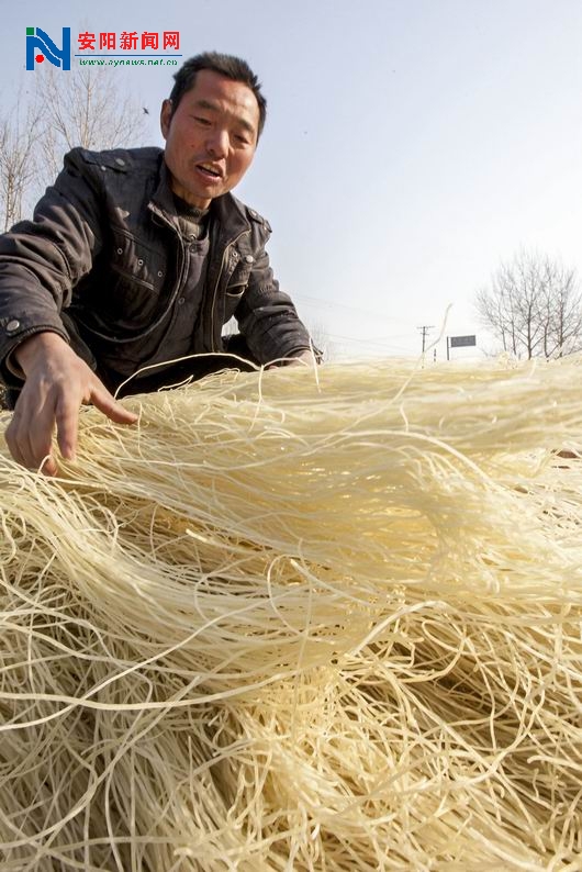 河南滑县纯红薯手工冻粉条俏销市场