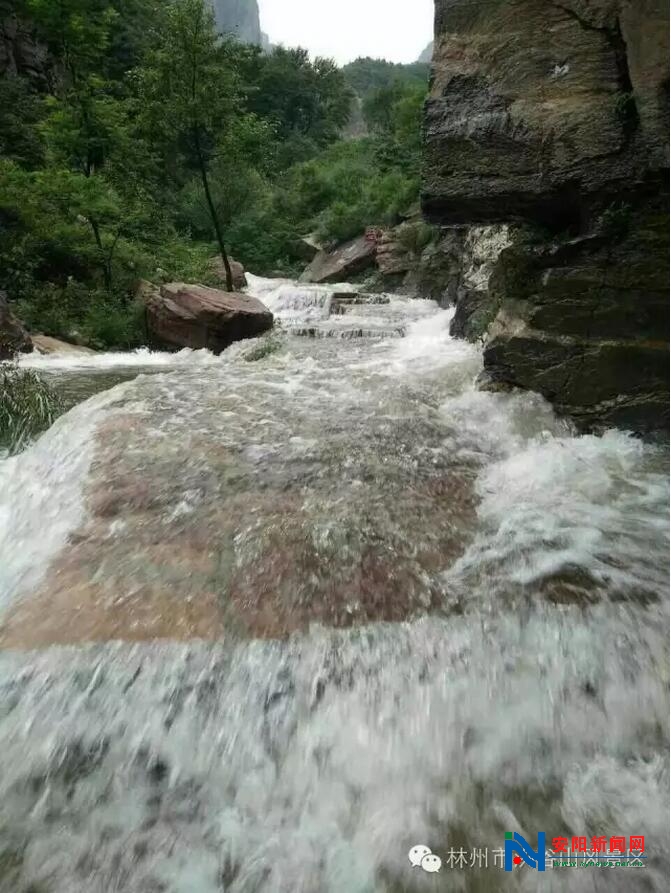 水破天惊 洪谷山泼水节激情开幕