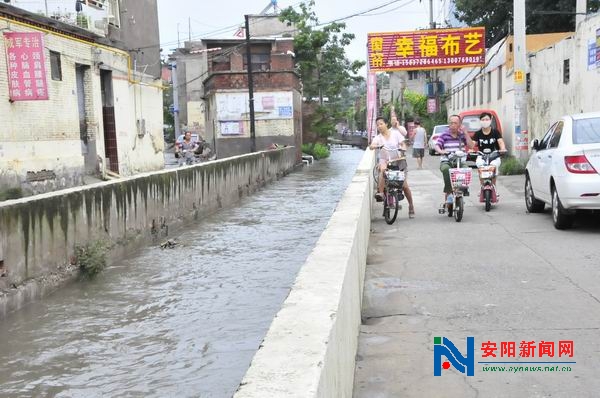 新闻资讯 8月4日凌晨大雨再袭古都 安阳铁西道路积水严重  万金渠水位