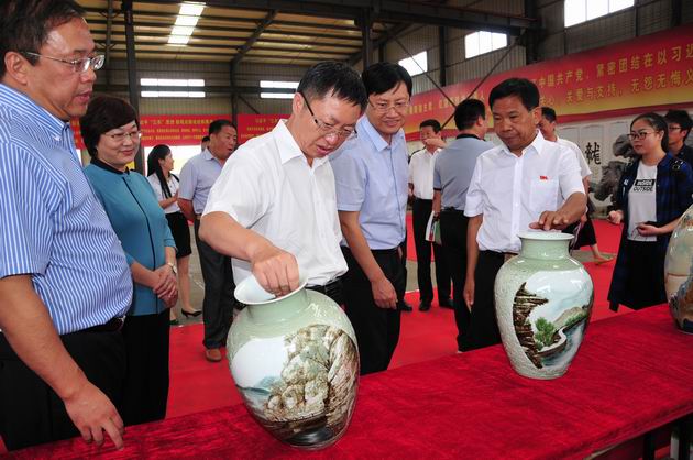 安阳市副市长刘建发和各县市区及相关单位负责同志来到任村镇中乔大