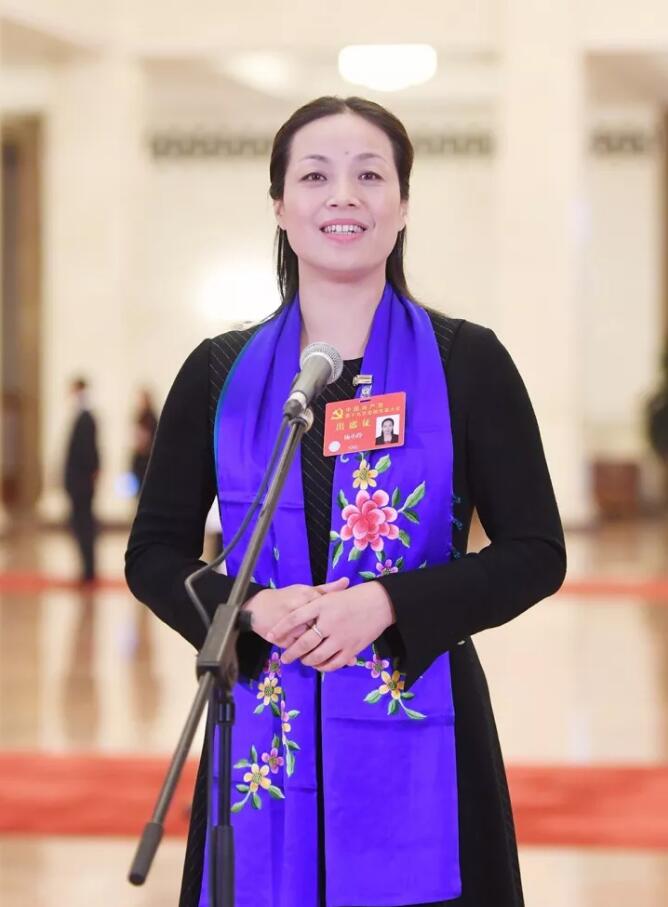 杨小玲代表接受采访.